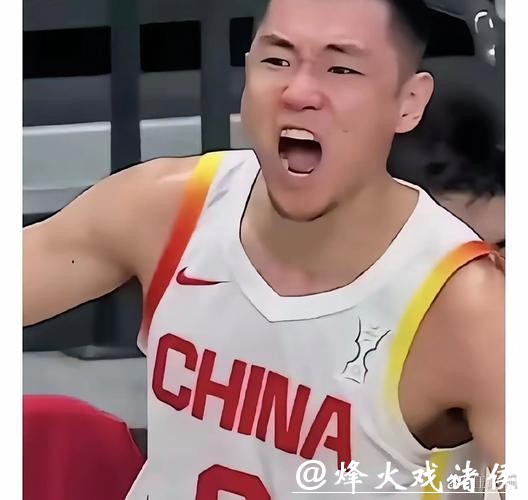 高诗岩把球迷气乐了！输2分扔三分，输3分给内线，这波操作该想明白点！