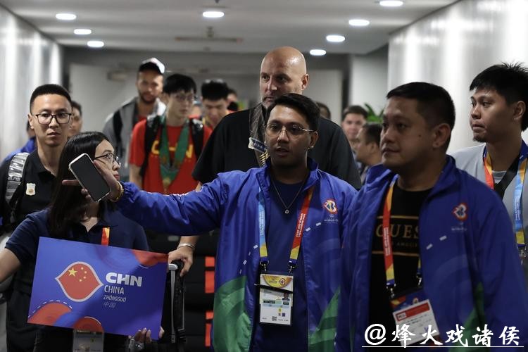 中国男篮抵达菲律宾,将于26日出战首场小组赛 中国男篮抵达菲律宾,将于26日出战首场小组赛