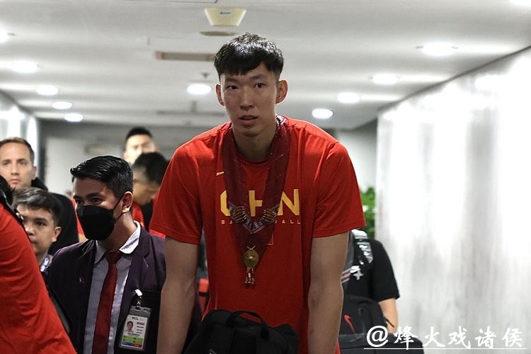 中国男篮抵达菲律宾,将于26日出战首场小组赛 中国男篮抵达菲律宾,将于26日出战首场小组赛